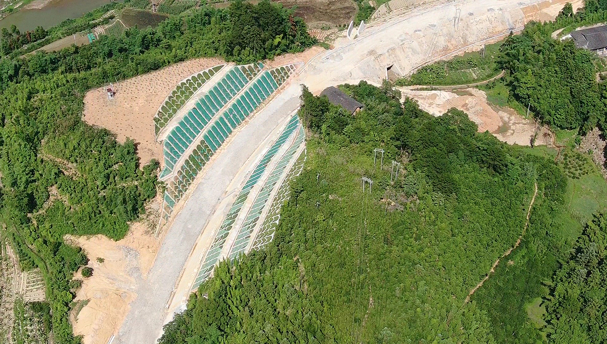 福建闽清：无人机助力公路项目水土保持检查