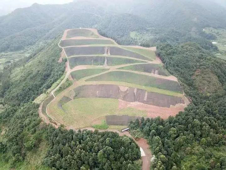 浦江县大乐山取料场整治前后对比