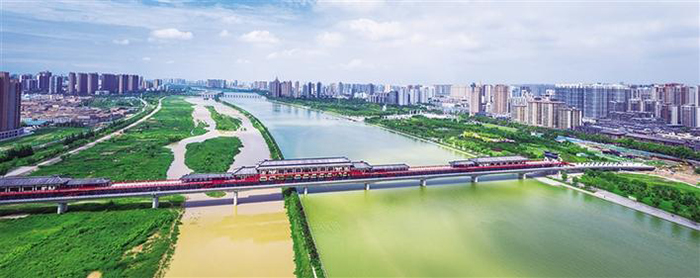 1咸阳湖水面景观——古渡廊桥.jpg