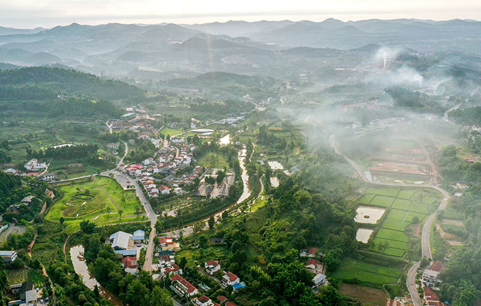 2秀丽小山村.jpg