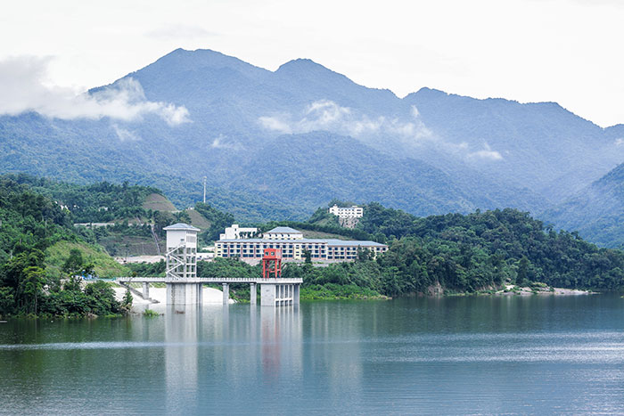 3.海蓄电站下水库进出水口.jpg