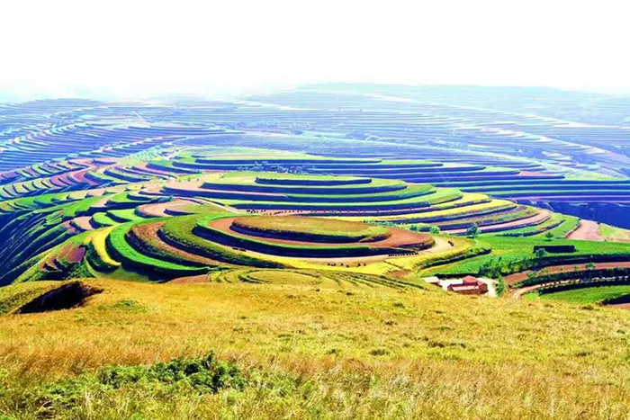 9原州区寨科乡湾掌层层梯田环山绕.jpg