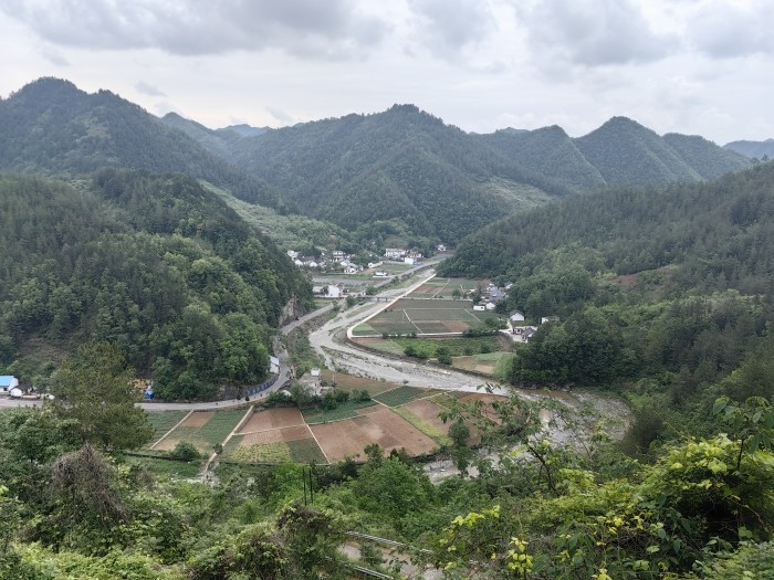 丹凤县牌路河小流域.jpg