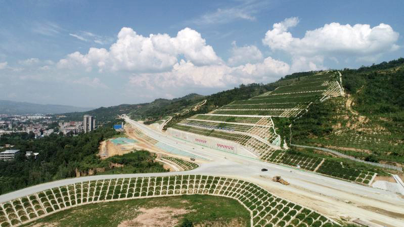 蒙华铁路卢氏车站高边坡治理工程