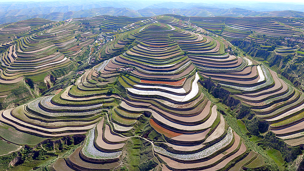 甘肃省定西市石峡湾乡石峡湾村梯田